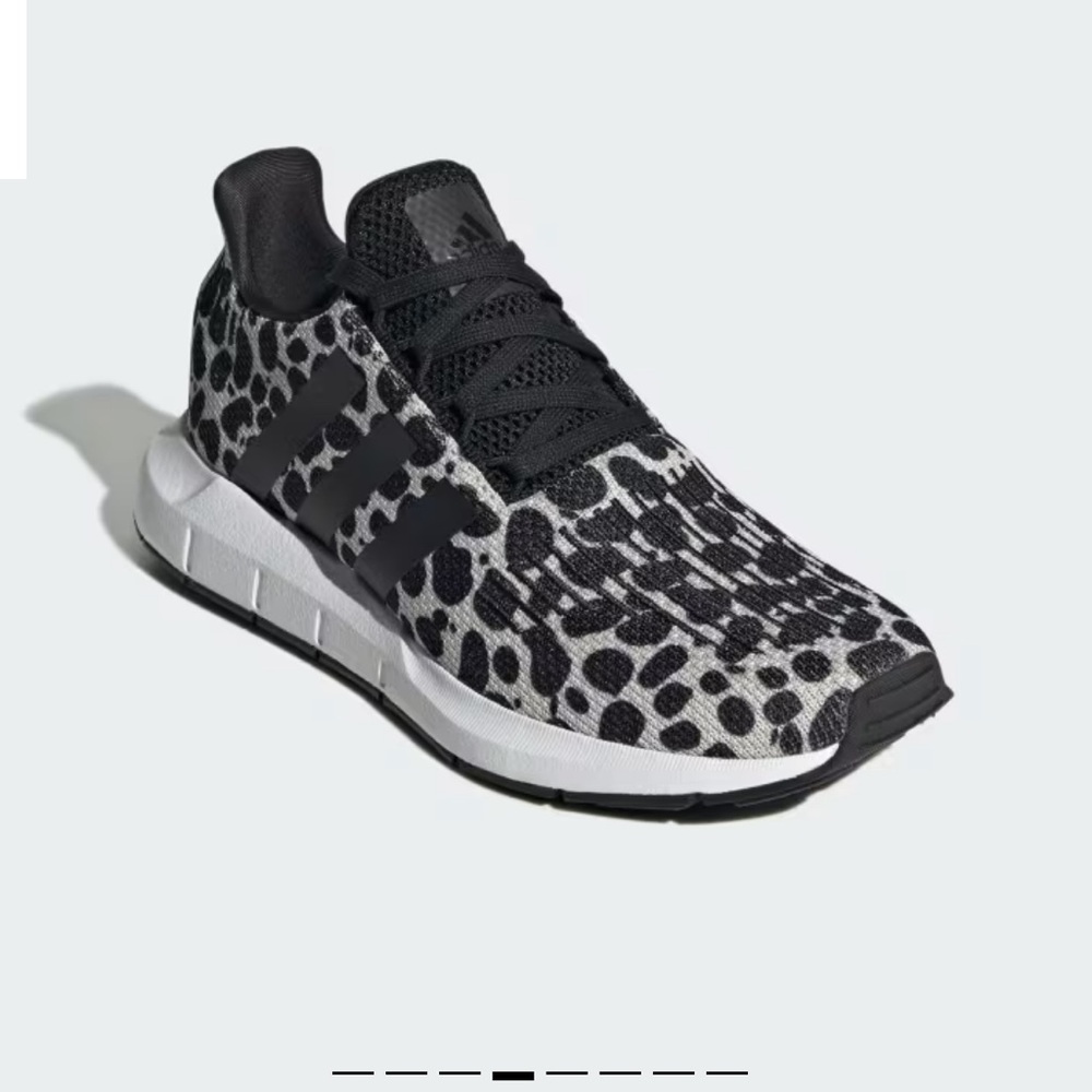 Adidas cheetah swift run 1.0 tennis shoes